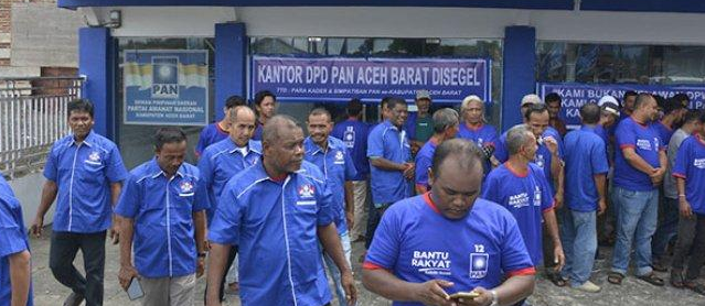 Kader PAN Aceh Barat Gembok Kantor